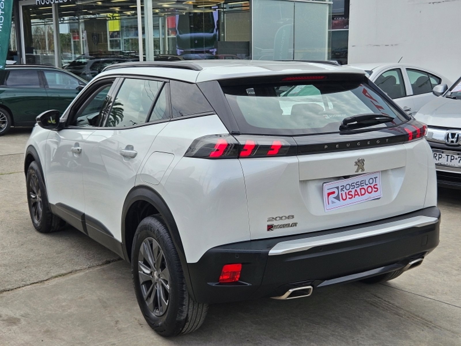 Peugeot 2008 Puretech 130 1.2 2023 - Imagen 8 de 20
