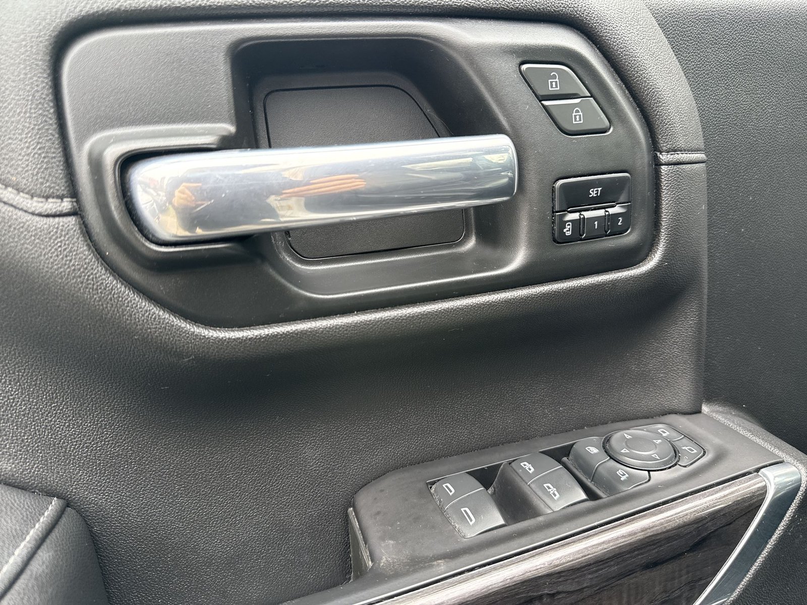 Chevrolet SILVERADO CC DCAB 4X4 5.3 AUT 2020 - Imagen 13 de 15