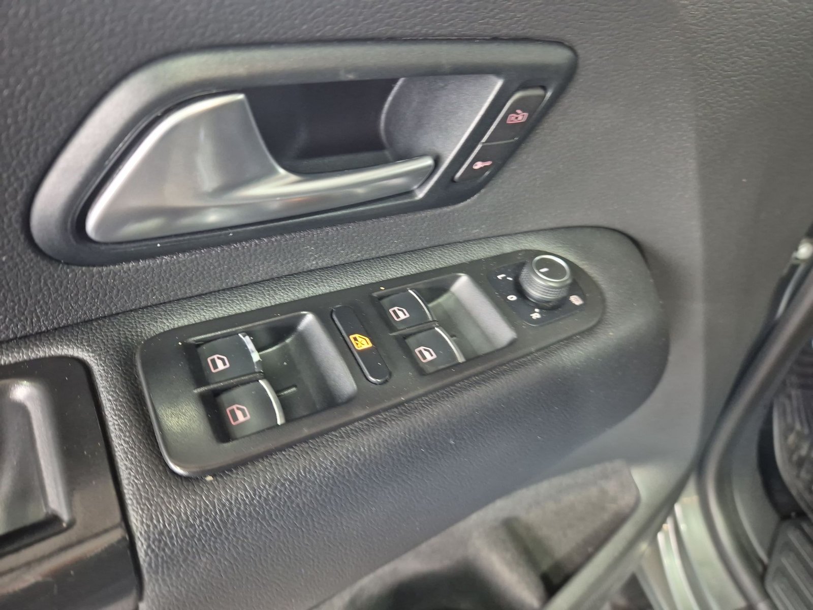 Volkswagen AMAROK HIGHLINE 4X4 2.0 AUT 2021 - Imagen 17 de 20