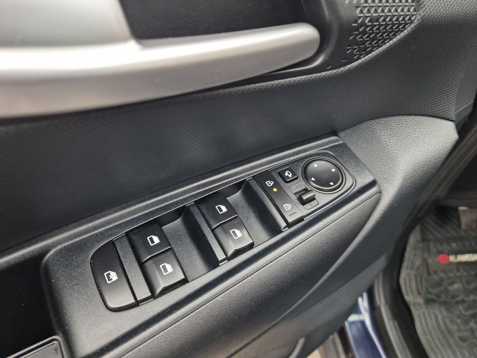 Kia SONET EX 4X2 MT 1.5 2025 - Imagen 17 de 20