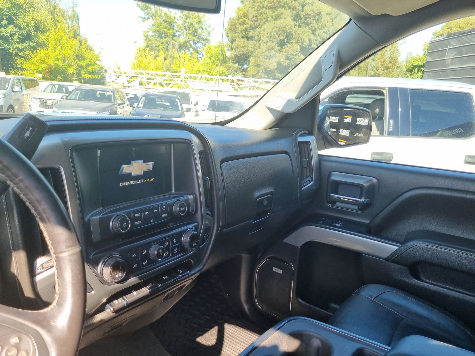Chevrolet SILVERADO DCAB 4X4 5.3 AUT 2018 - Imagen 15 de 20