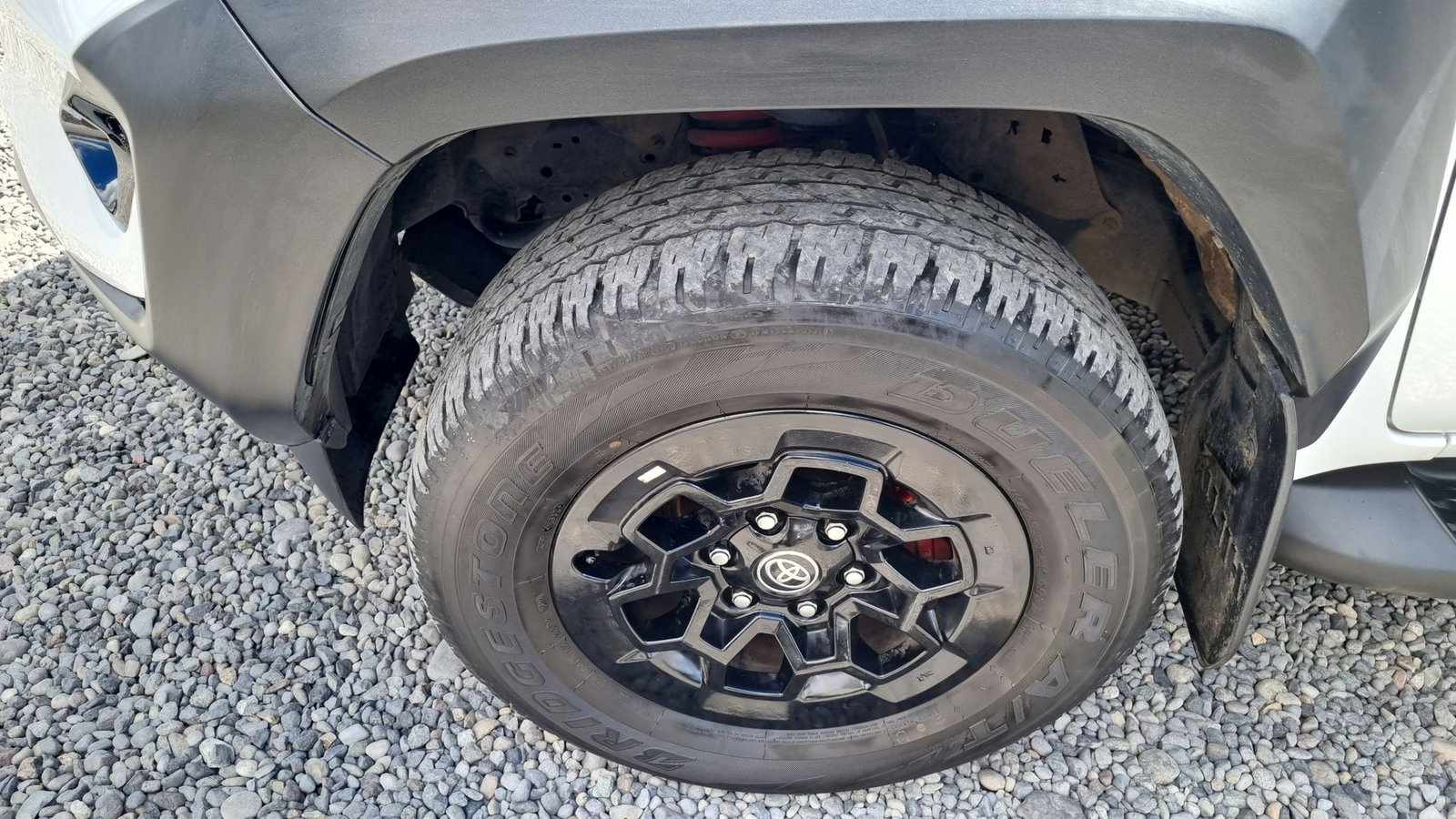 Toyota HILUX DC 4X4 2.8 AUT 2024 - Imagen 18 de 20