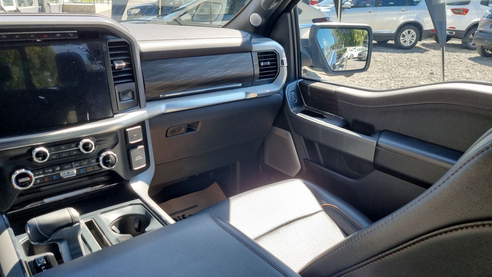 Ford F-150 F150 LARIAT LUX 4X4 5.0 AUT 2025 - Imagen 11 de 15