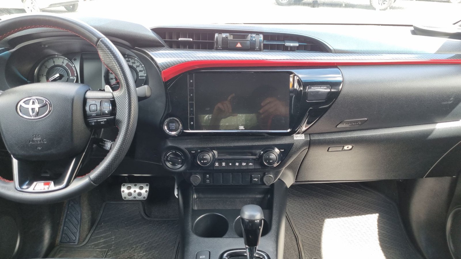 Toyota HILUX DC 4X4 2.8 AUT 2024 - Imagen 10 de 20