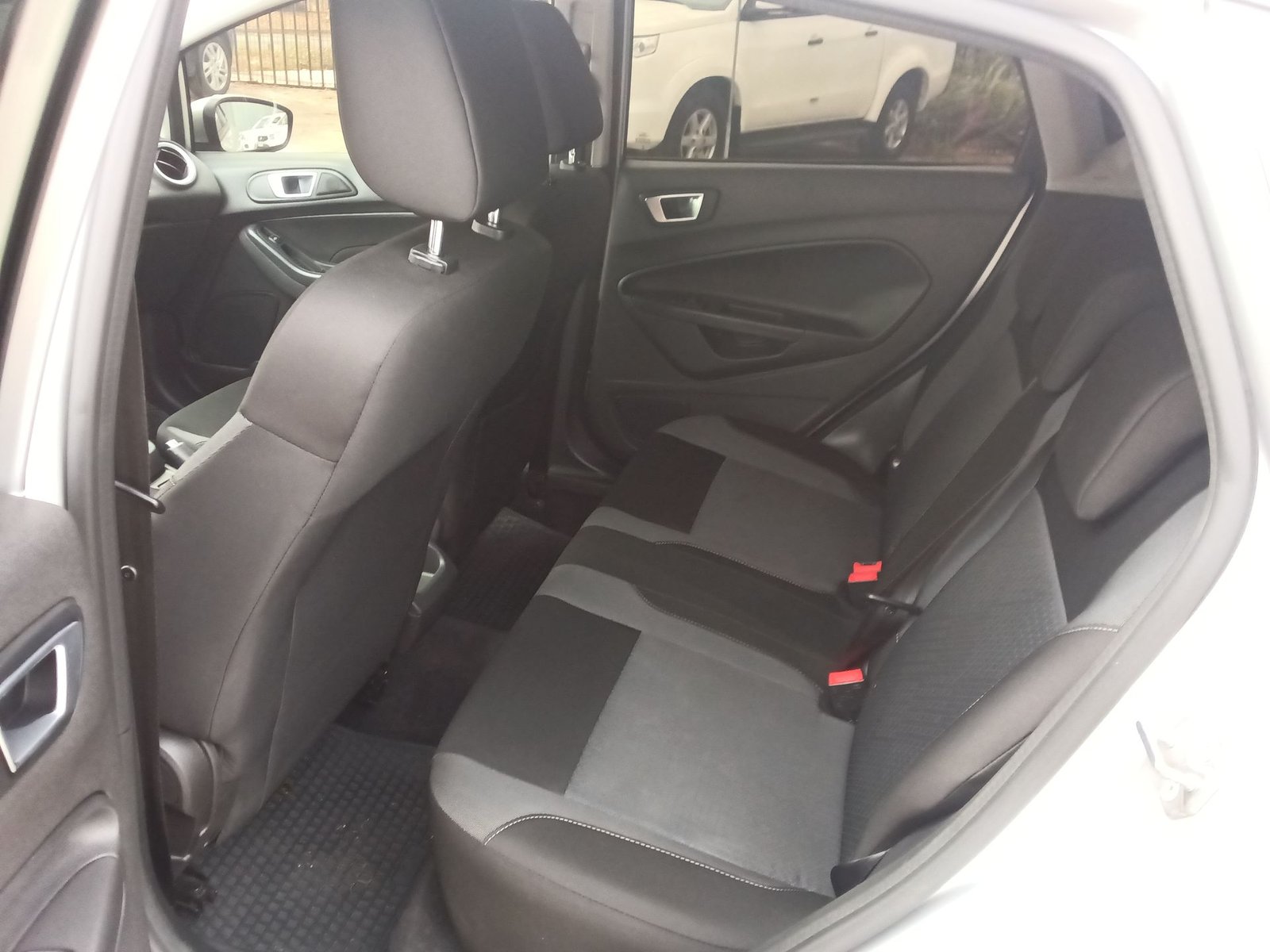 Ford FIESTA HATCH BACK 1.6 2018 - Imagen 14 de 15