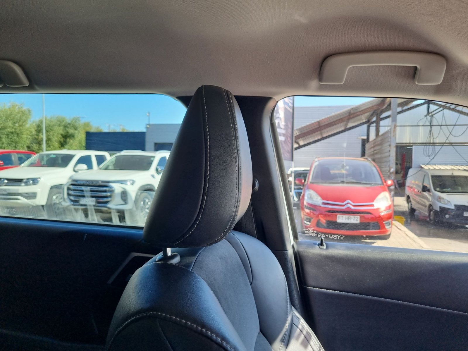 Mitsubishi OUTLANDER GLX 2.5 AUT 2023 - Imagen 16 de 20