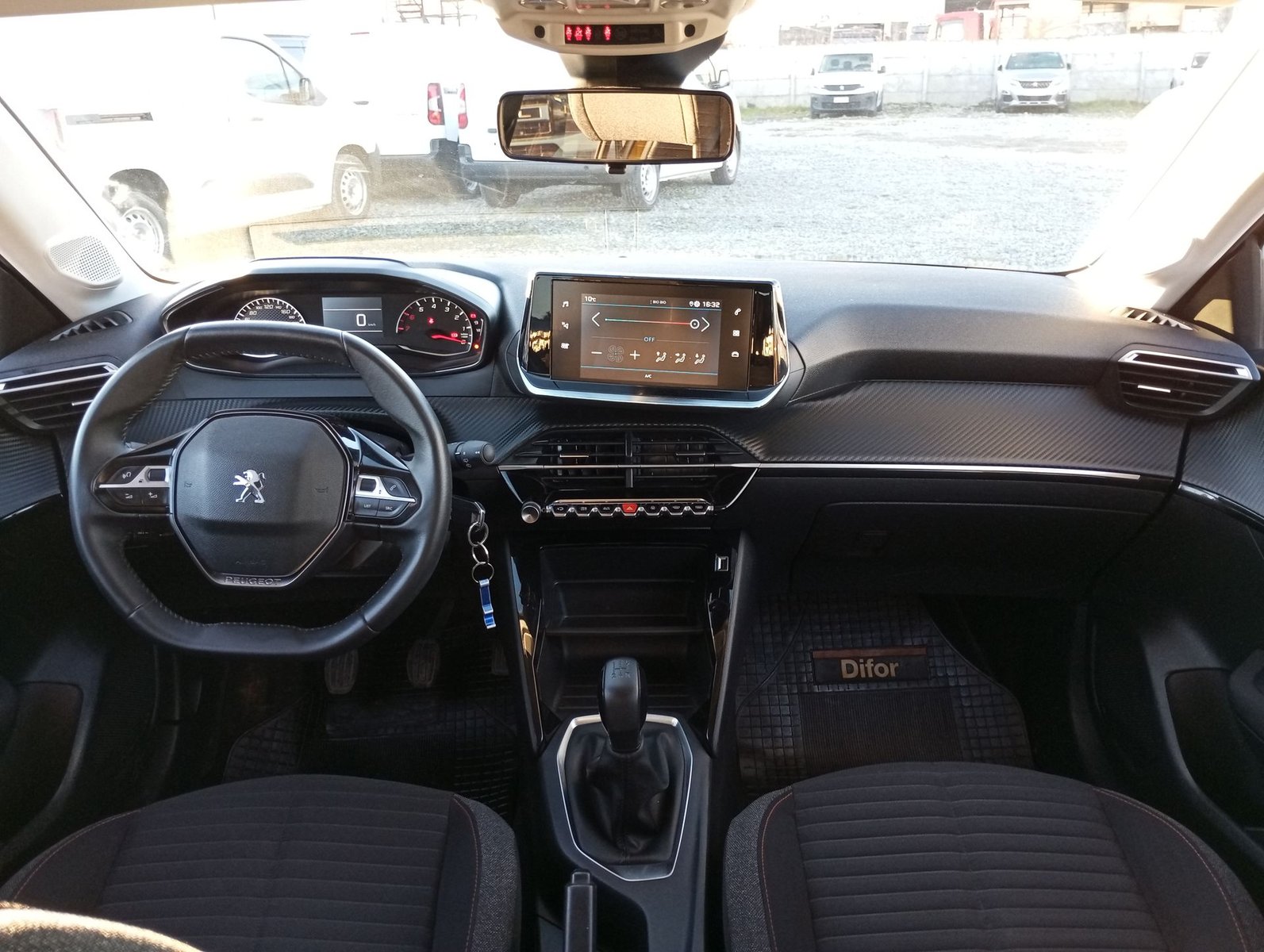 Peugeot 208 PURETECH 75 1.2 2023 - Imagen 14 de 20