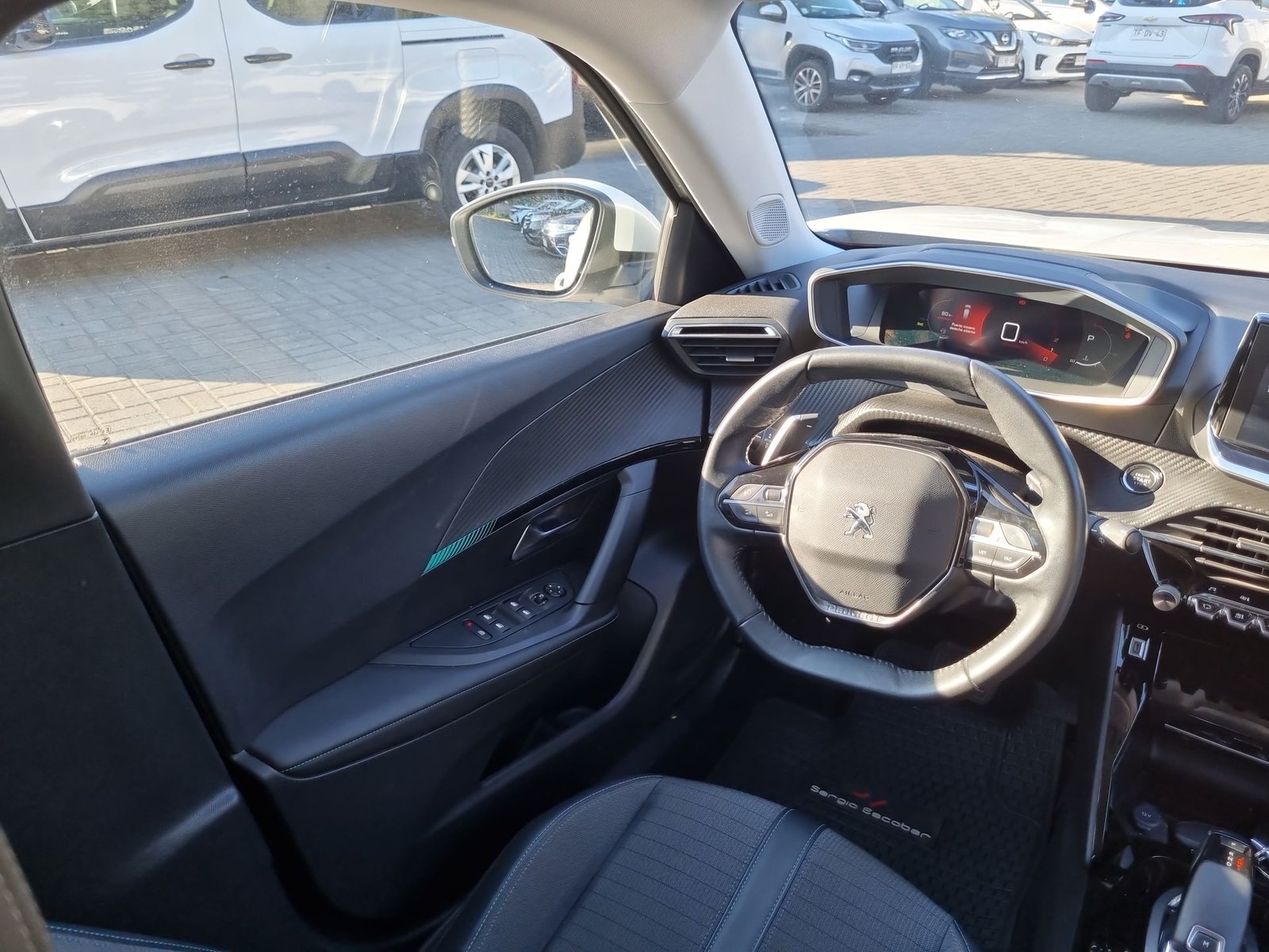 Peugeot 2008 ALLURE 1.2 2021 - Imagen 15 de 20