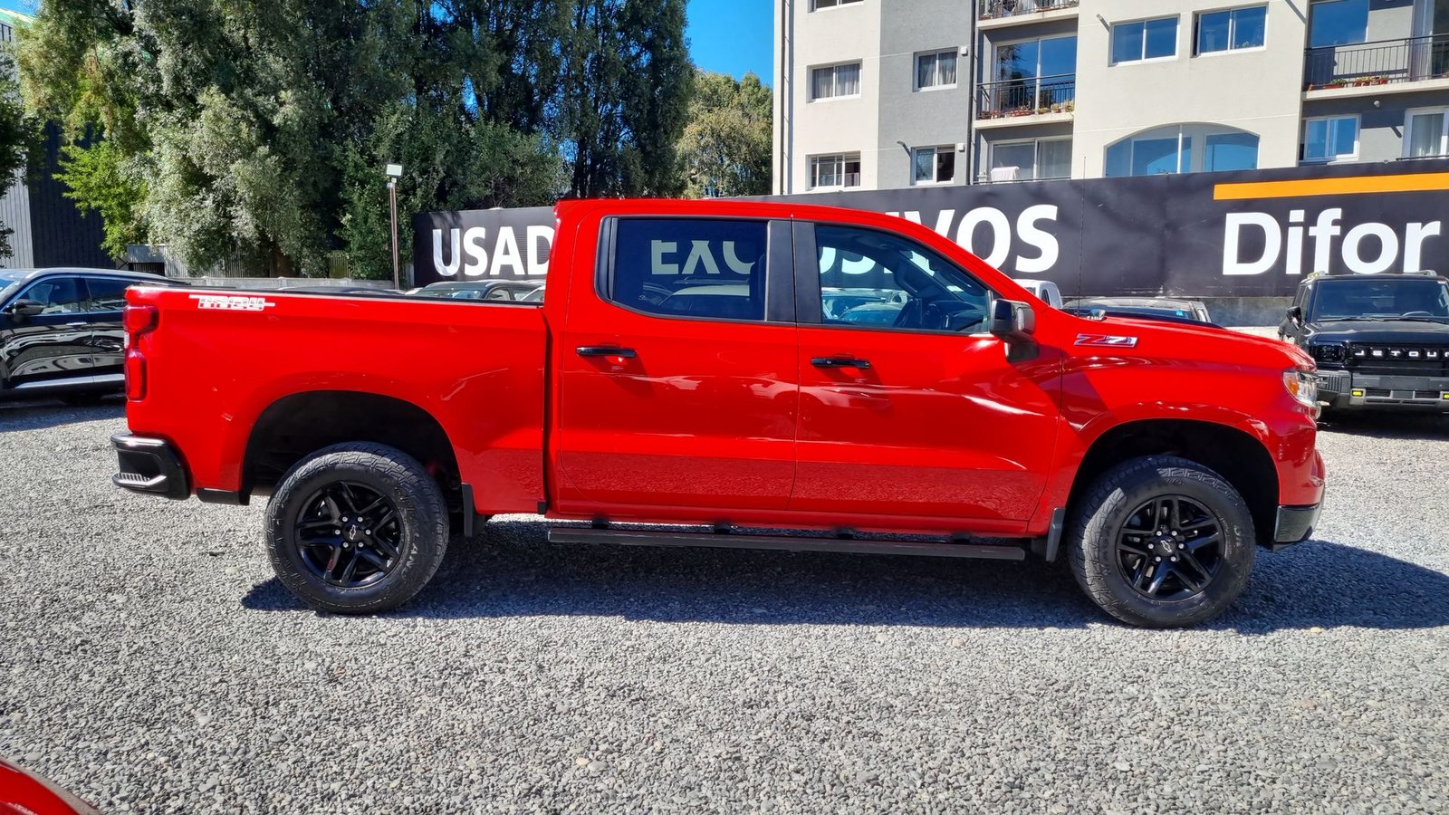 Chevrolet SILVERADO DCAB 4X4 5.3 AT 2023 - Imagen 9 de 20