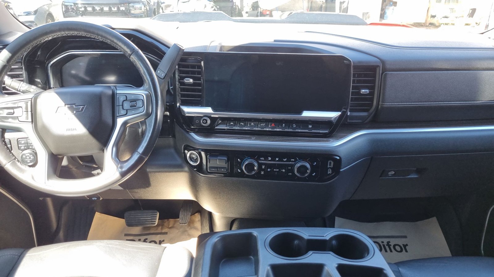 Chevrolet SILVERADO DCAB 4X4 5.3 AT 2023 - Imagen 10 de 20