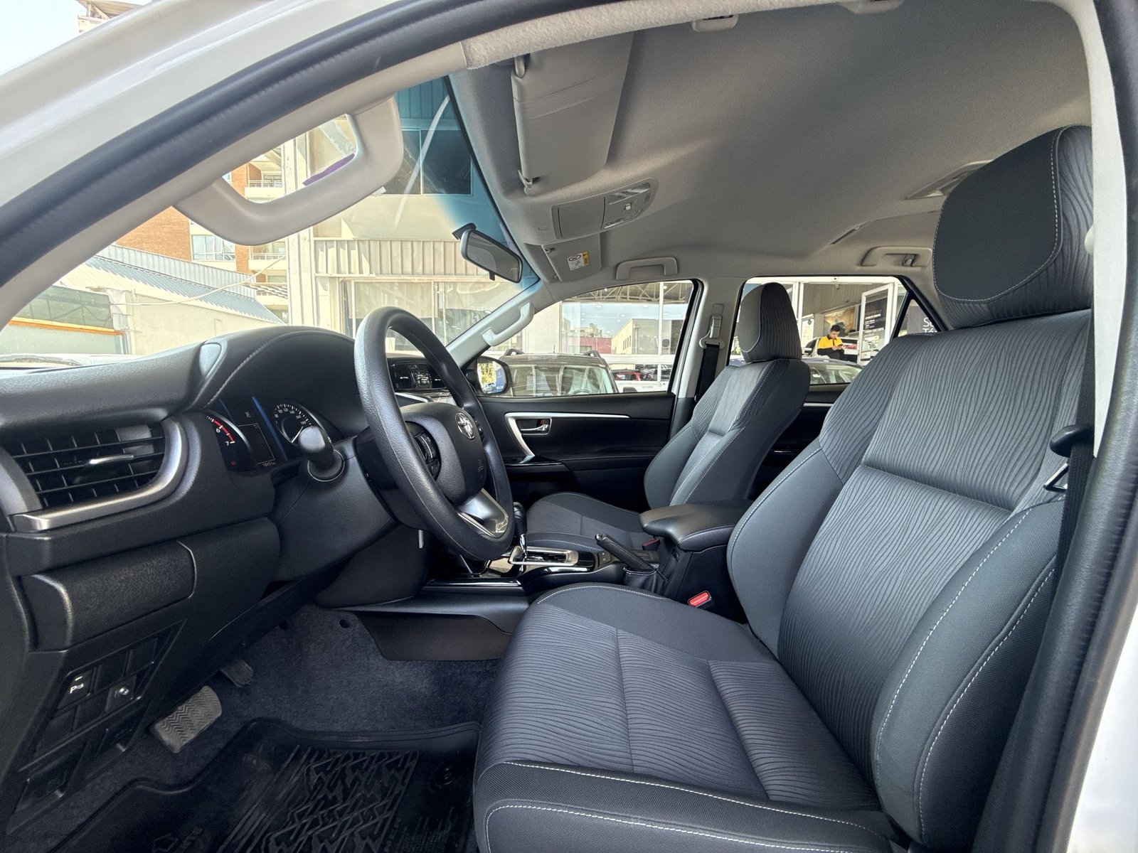 Toyota FORTUNER SRV 2.7 AUT 2023 - Imagen 11 de 20