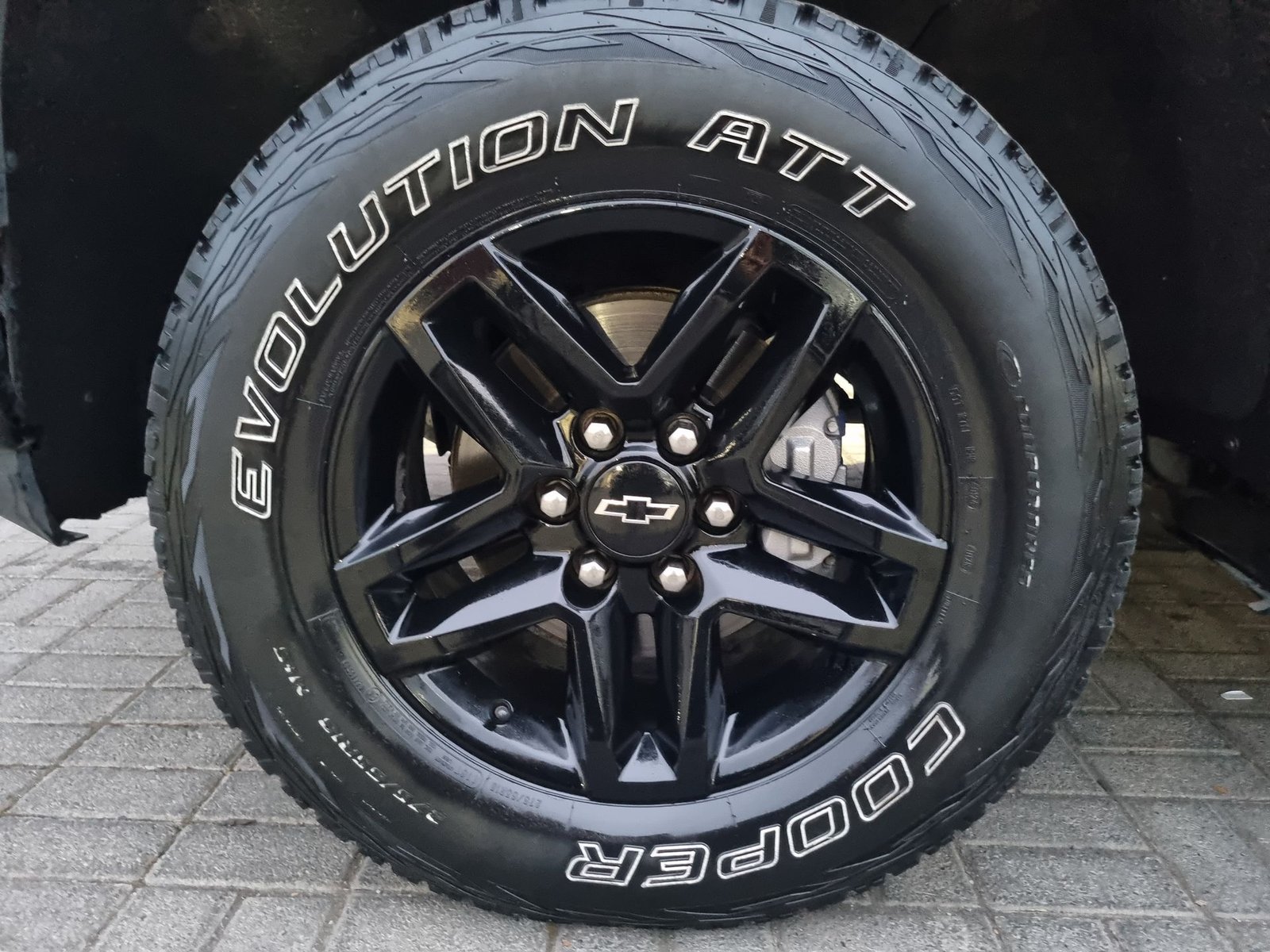 Chevrolet SILVERADO DCAB 4X4 5.3 AT 2021 - Imagen 16 de 20