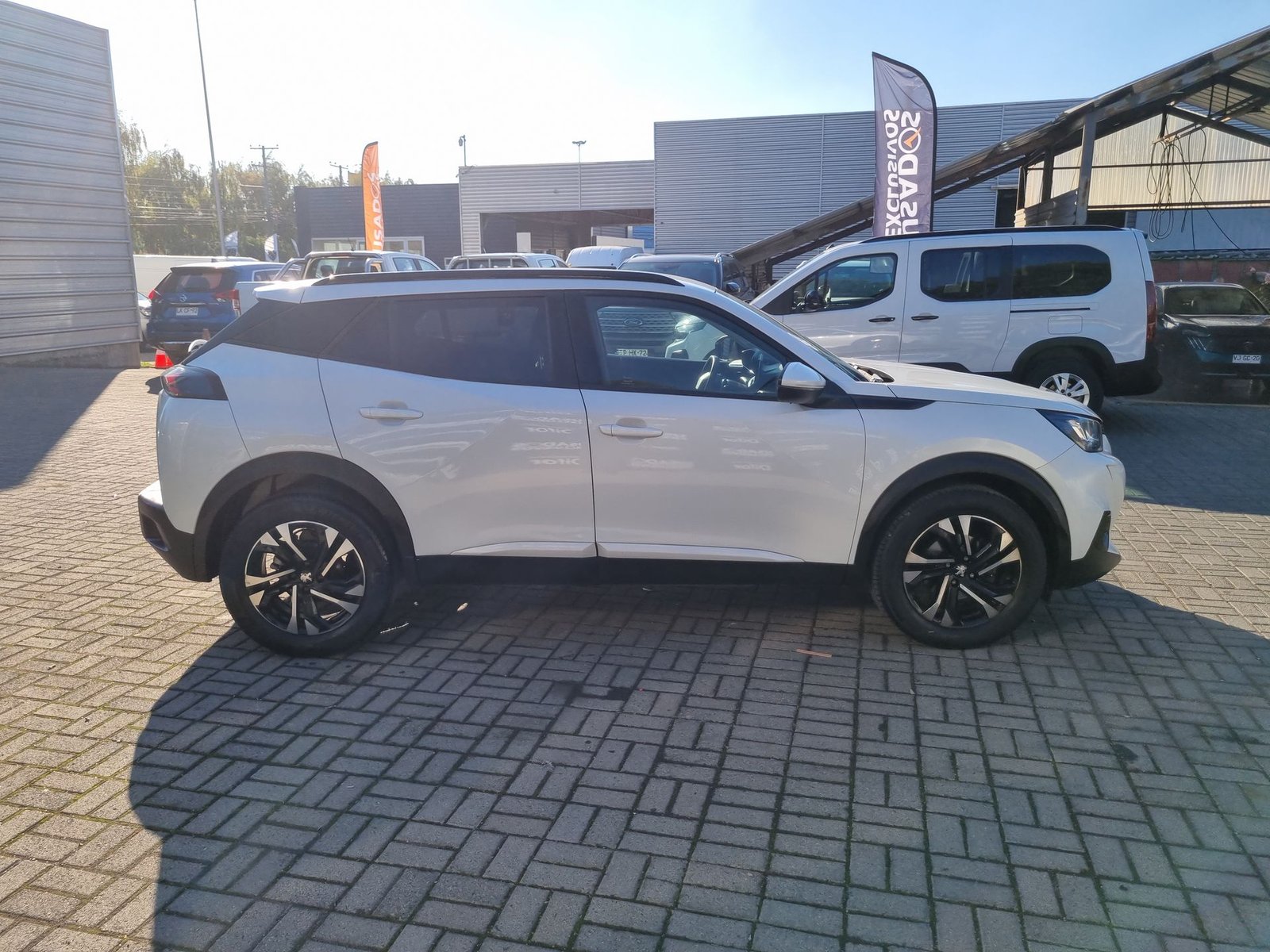 Peugeot 2008 ALLURE 1.2 2021 - Imagen 9 de 20