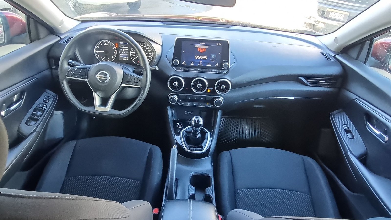 Nissan SENTRA MT 2.0 2023 - Imagen 14 de 20