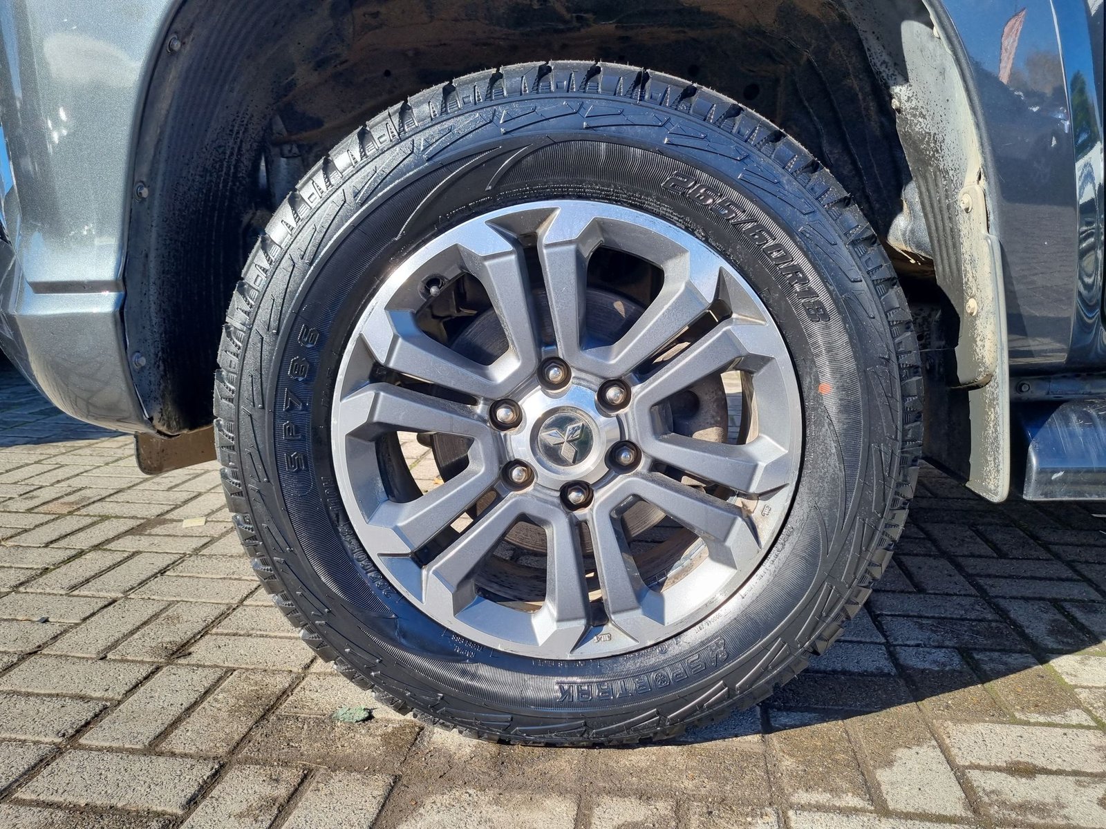 Mitsubishi L200 DAKAR 4X4 2.4 2023 - Imagen 16 de 20