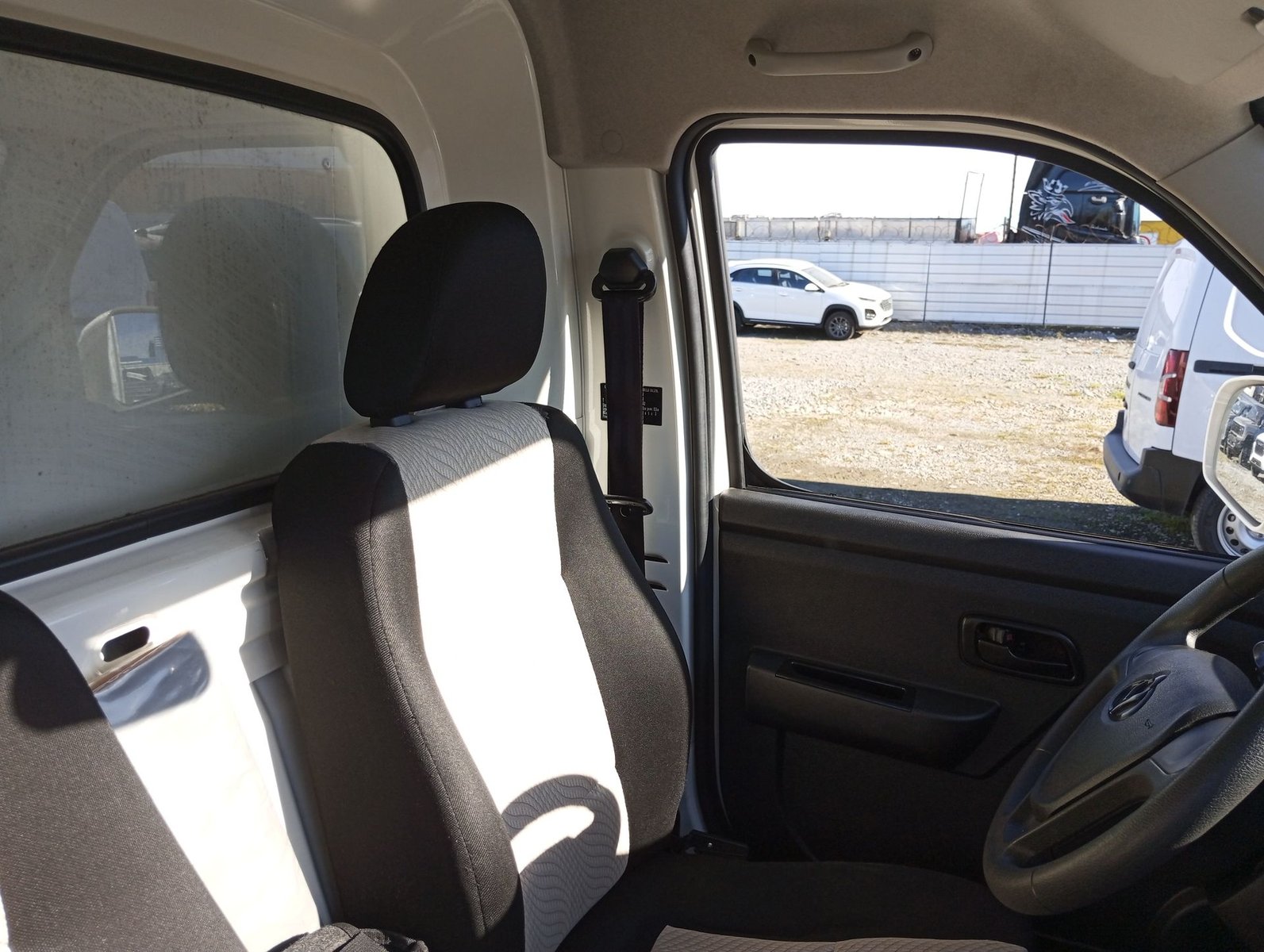 Kyc GRAN MAMUT T3 T3 CARGO BOX 4X2 1.5 2023 - Imagen 13 de 20