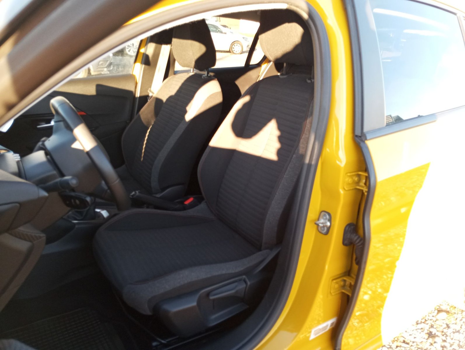 Peugeot 208 PURETECH 75 1.2 2023 - Imagen 17 de 20