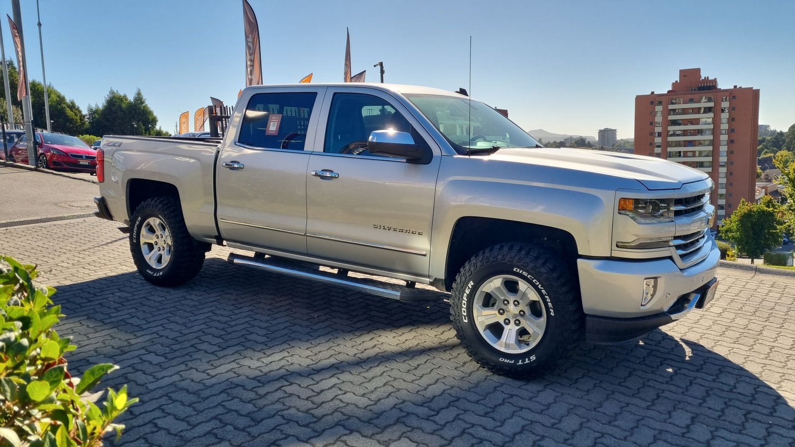 Chevrolet SILVERADO DCAB 4X4 5.3 AUT 2018 - Imagen 13 de 20