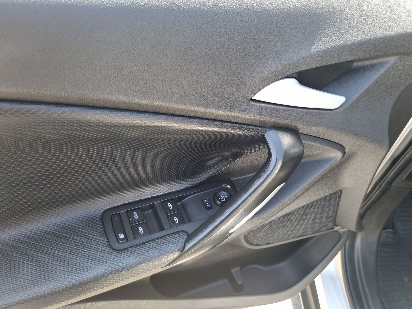 Chevrolet TRACKER 1.2T AUT 2021 - Imagen 19 de 20