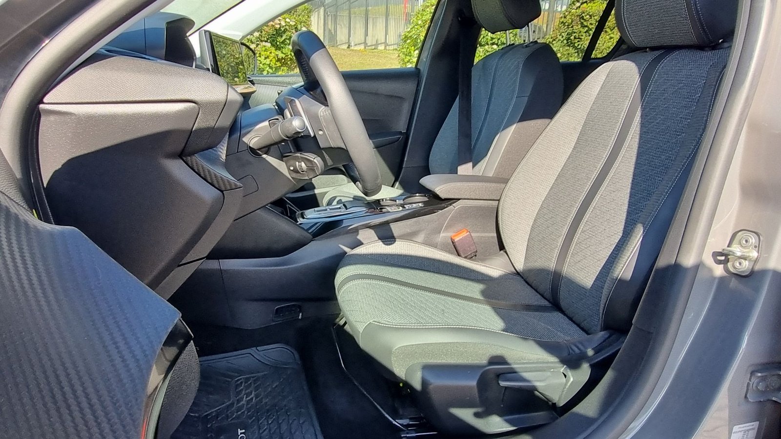 Peugeot 208 ALLURE MHEV 136 EDCT 1.2 AUT 2025 - Imagen 15 de 20