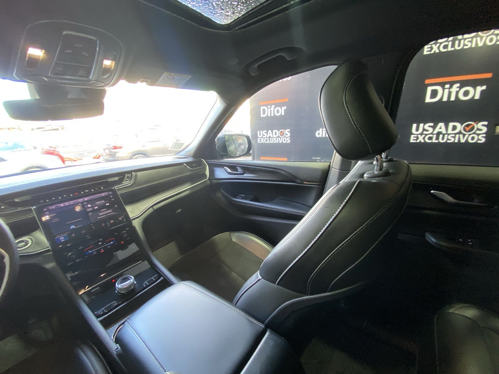 Jeep GRAND CHEROKEE 2024 - Imagen 15 de 20