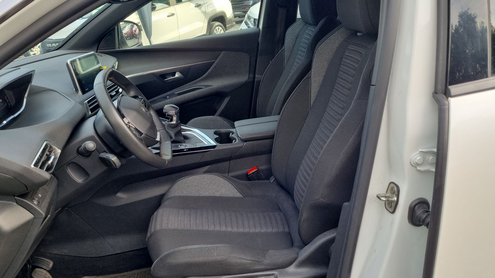 Peugeot 3008 PURETECH 1.2L 2024 - Imagen 19 de 20