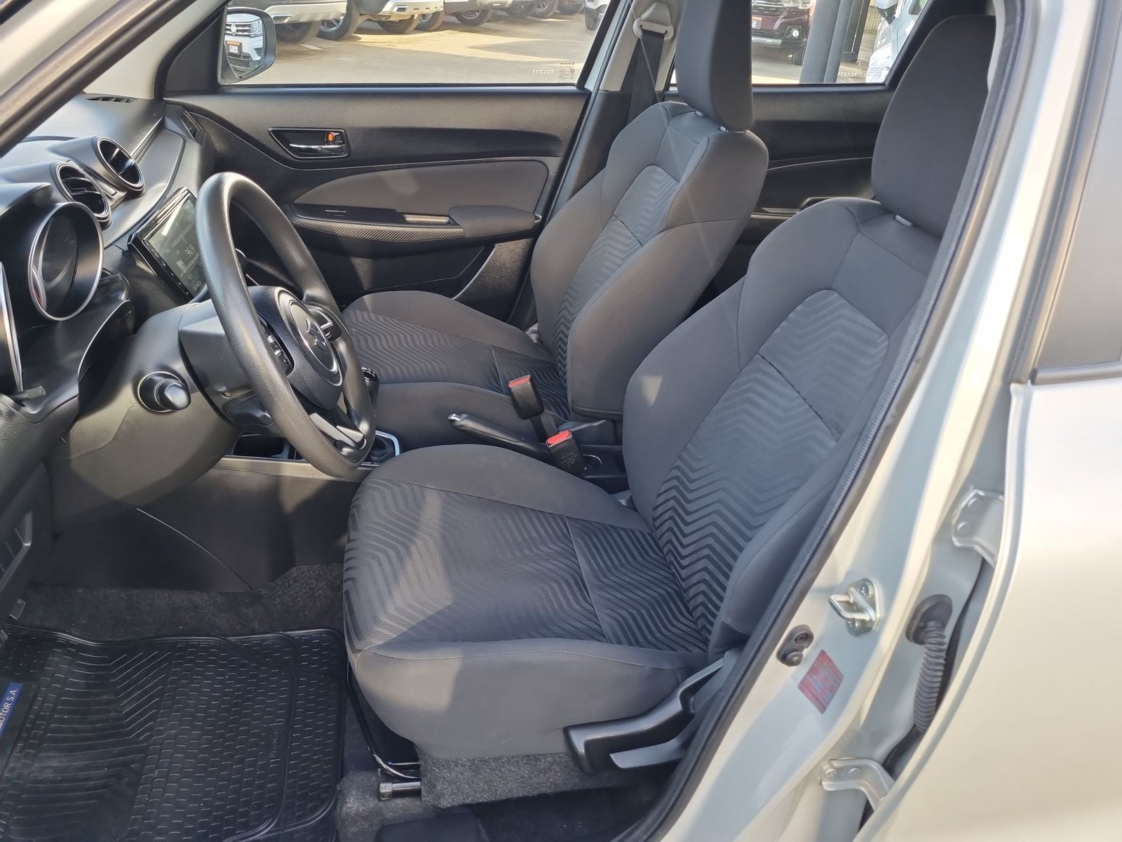 Suzuki SWIFT GL SPORT 1.2 2024 - Imagen 17 de 20