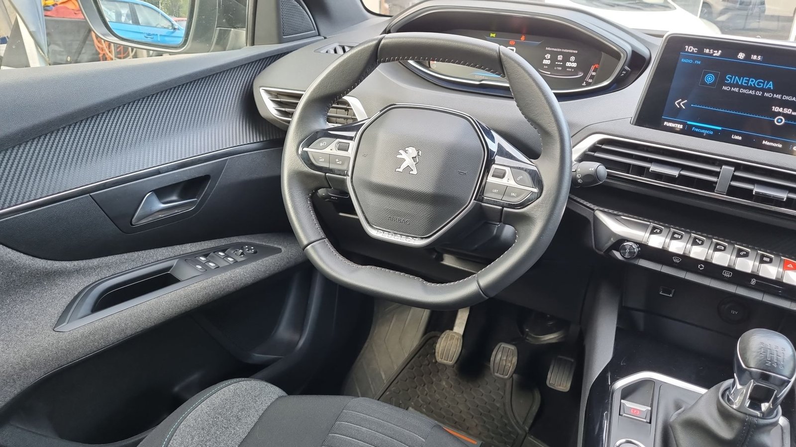Peugeot 3008 PURETECH 1.2L 2024 - Imagen 17 de 20