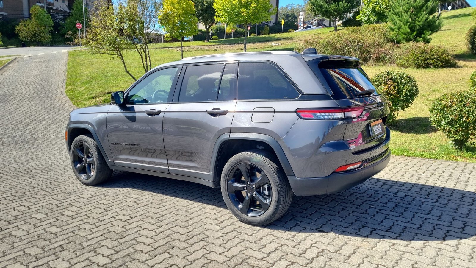 Jeep GRAND CHEROKEE 2024 - Imagen 7 de 20
