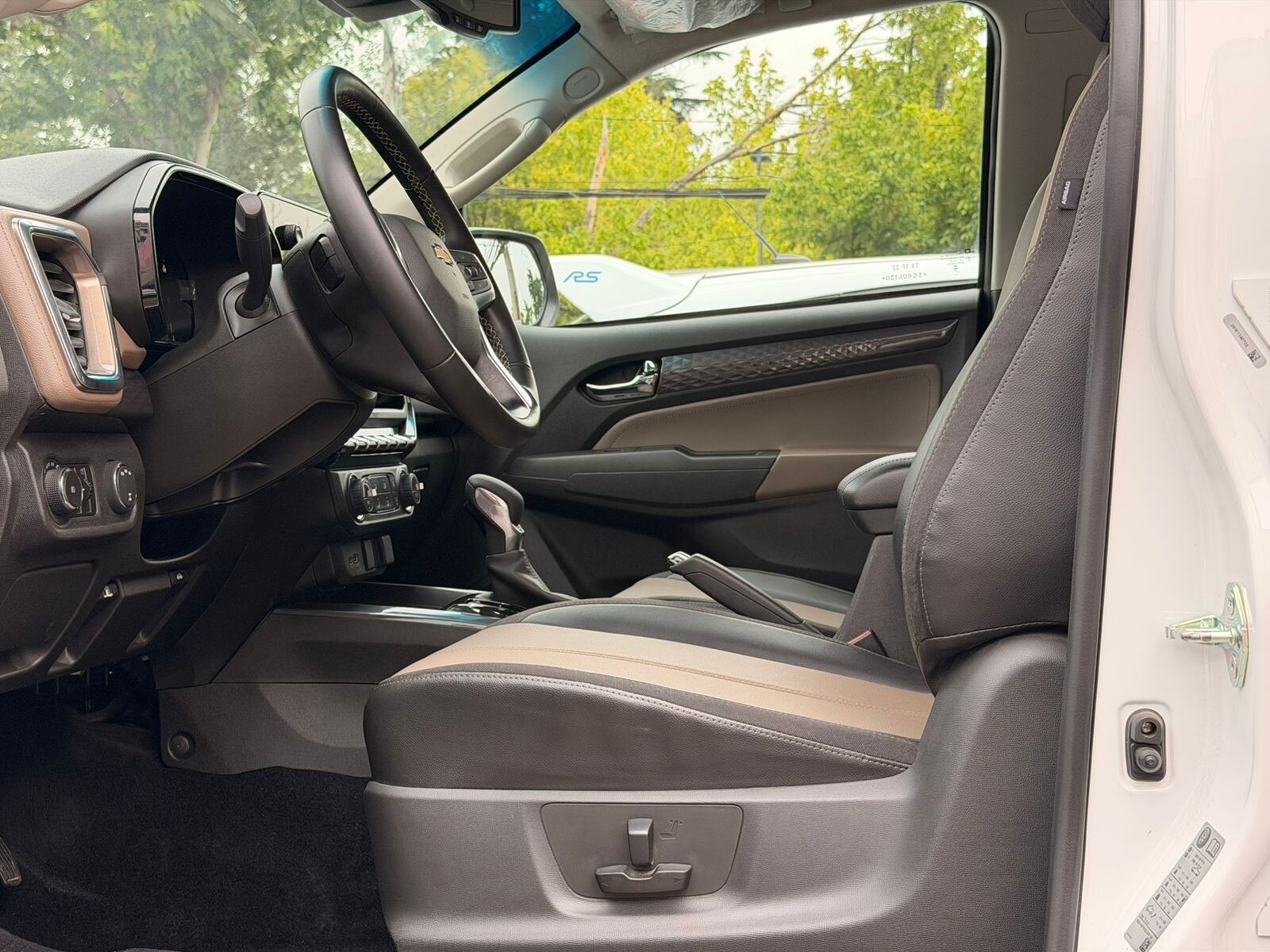 Chevrolet COLORADO DCAB 4P 4X4 2.8 AUT 2025 - Imagen 18 de 20