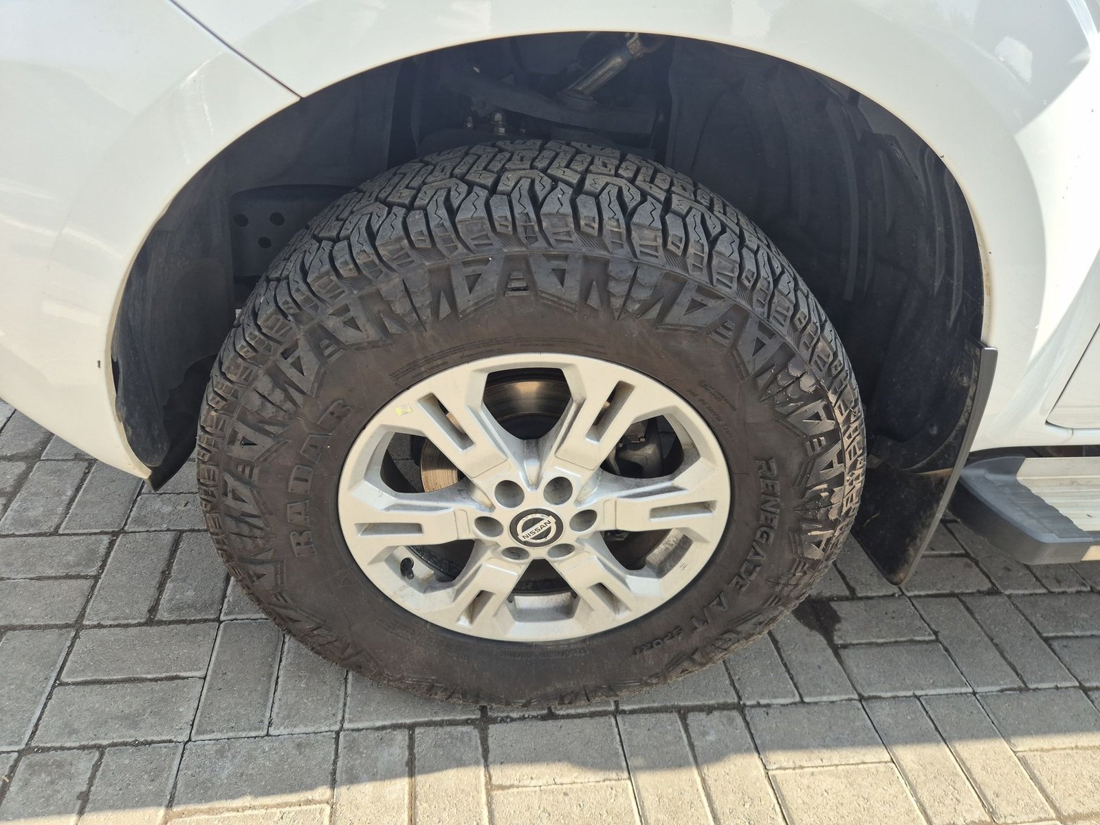 Nissan NAVARA D CAB 4X4 2.3 AT 2021 - Imagen 14 de 15