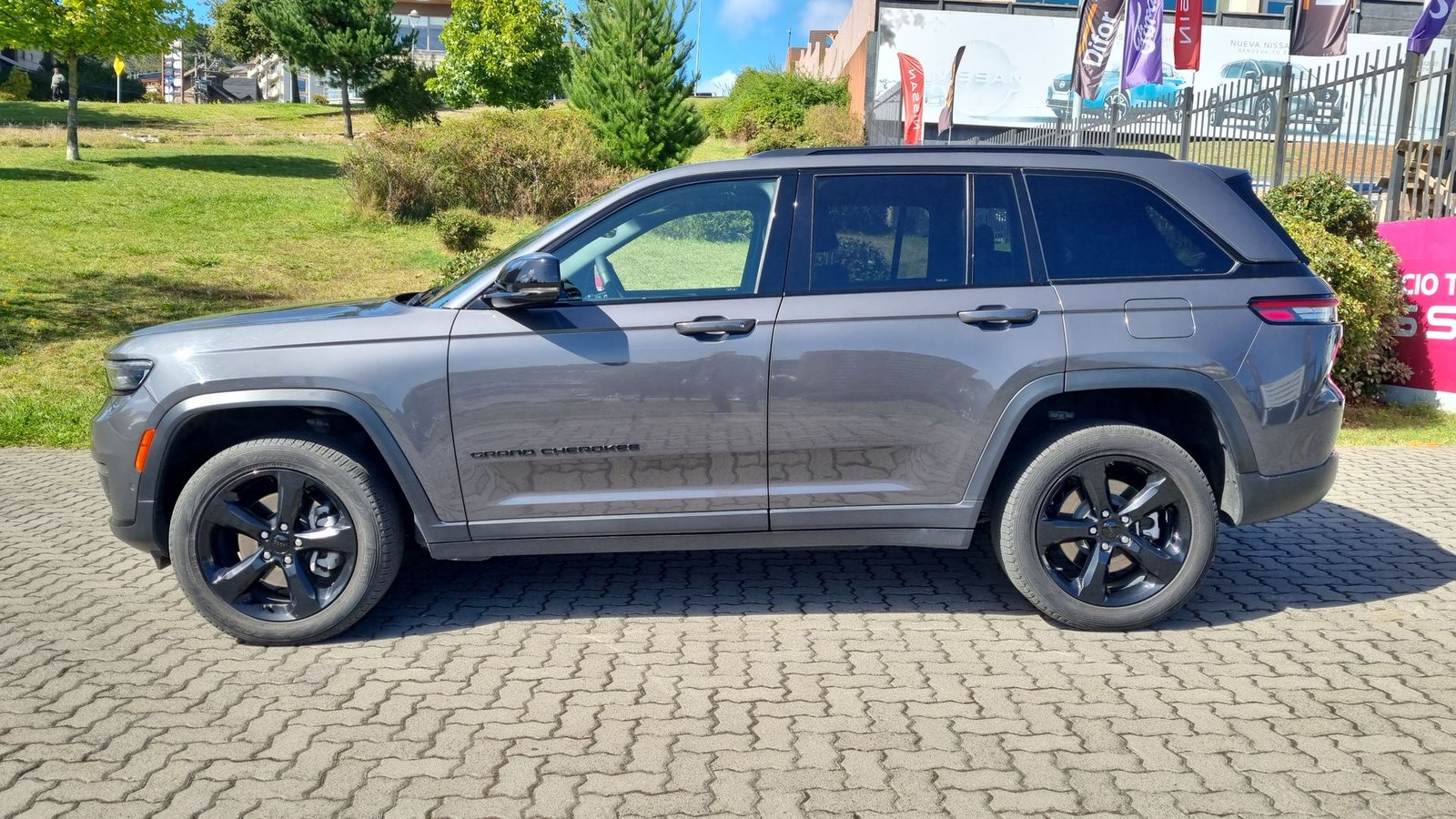 Jeep GRAND CHEROKEE 2024 - Imagen 6 de 20