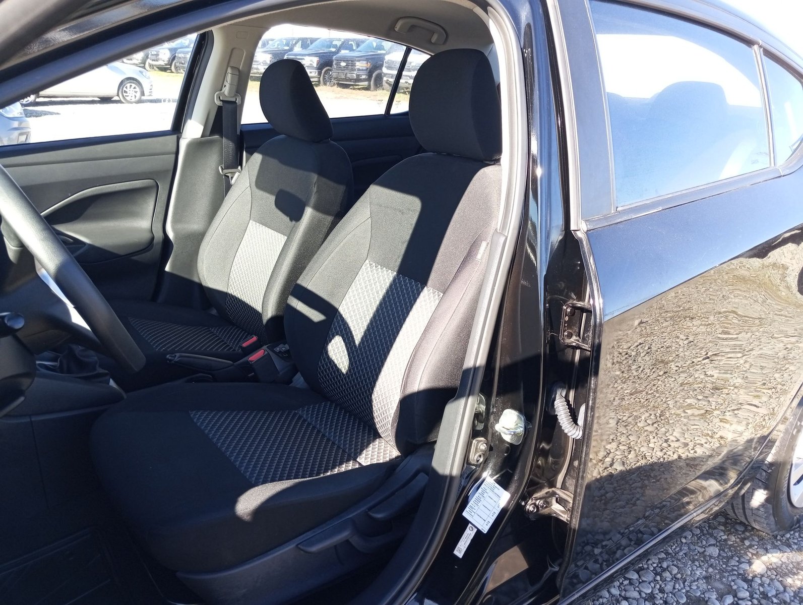 Nissan VERSA MT 1.6 2023 - Imagen 17 de 20
