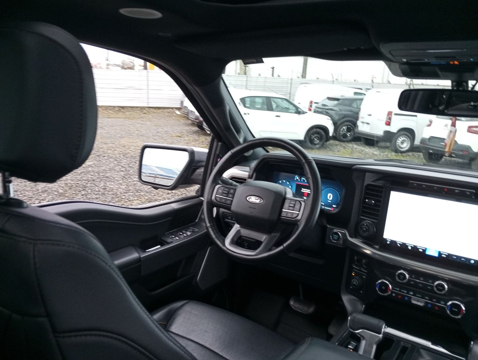 Ford F-150 F150 LARIAT LUX 4X4 5.0 AUT 2025 - Imagen 13 de 20