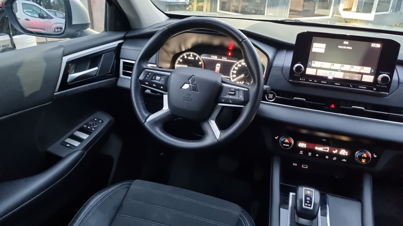 Mitsubishi OUTLANDER 2023 - Imagen 17 de 20