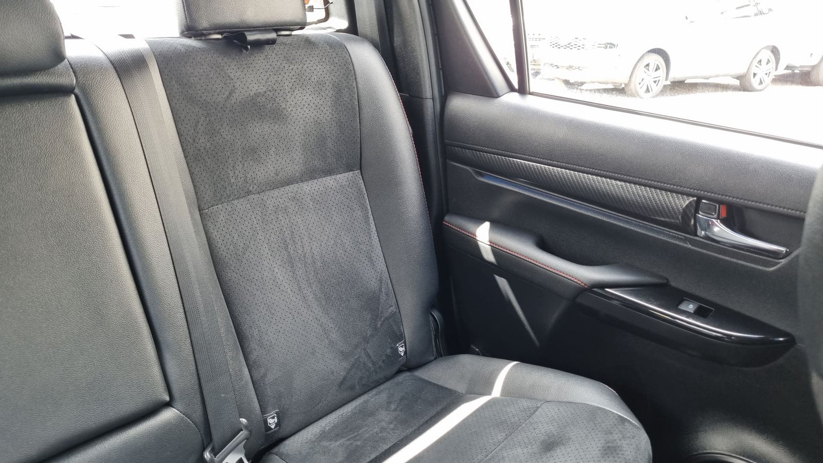 Toyota HILUX DC 4X4 2.8 AUT 2024 - Imagen 15 de 20