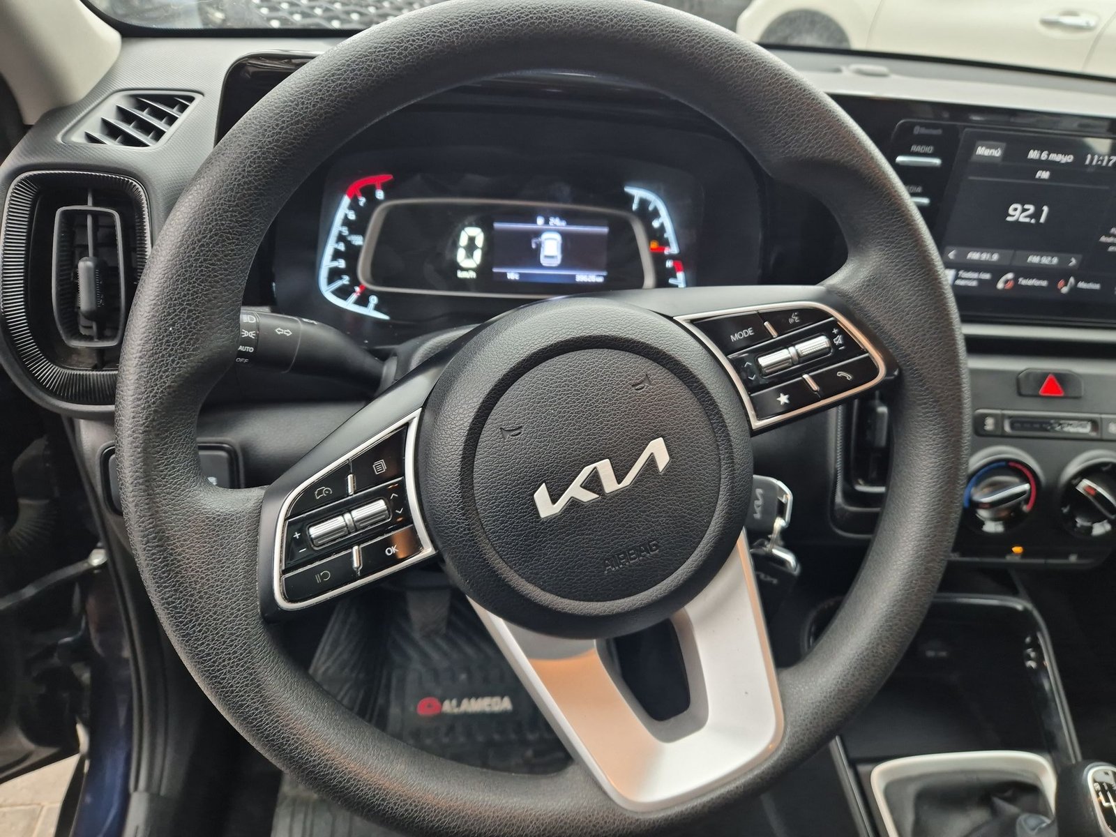 Kia SONET EX 4X2 MT 1.5 2025 - Imagen 18 de 20