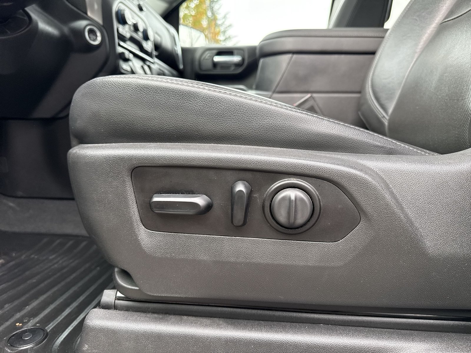 Chevrolet SILVERADO CC DCAB 4X4 5.3 AUT 2020 - Imagen 12 de 15