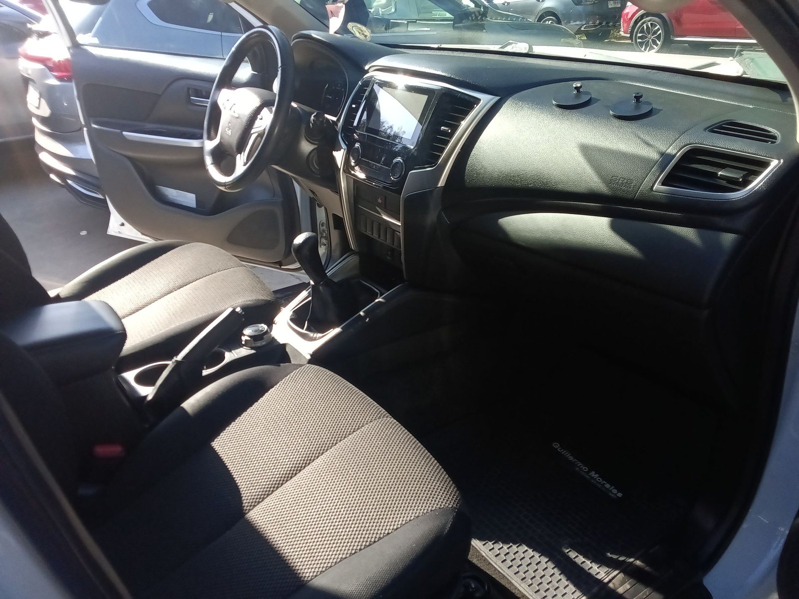 Mitsubishi L200 DAKAR 4X4 2.4 2023 - Imagen 11 de 20