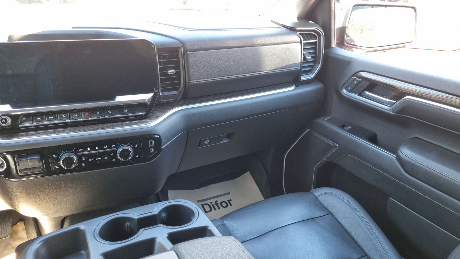 Chevrolet SILVERADO DCAB 4X4 5.3 AT 2023 - Imagen 11 de 20