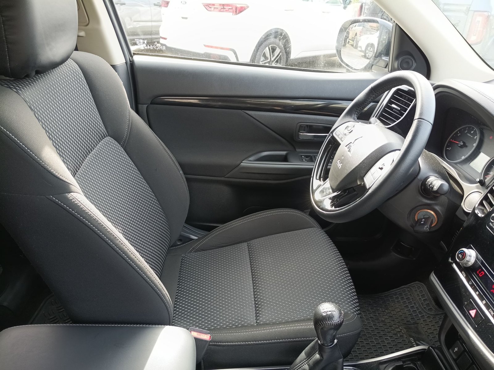 Mitsubishi OUTLANDER 2022 - Imagen 15 de 20