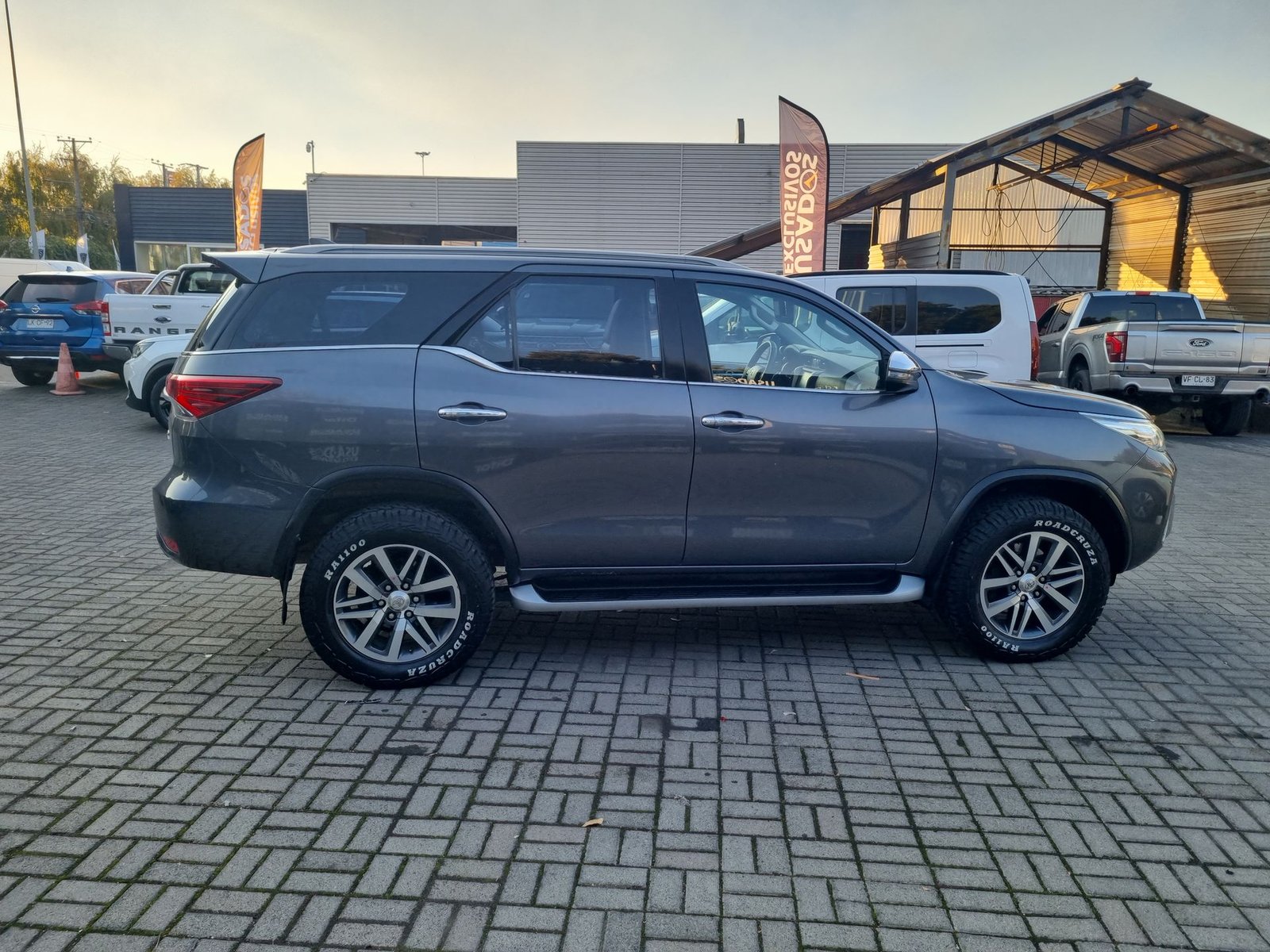 Toyota FORTUNER SRX 4X4 2.7 AUT 2019 - Imagen 9 de 20