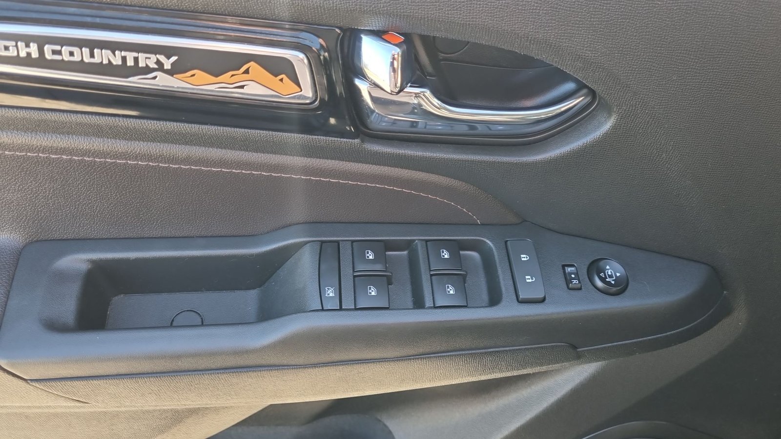 Chevrolet COLORADO DCAB 4X4 2.8 AT 2023 - Imagen 17 de 20