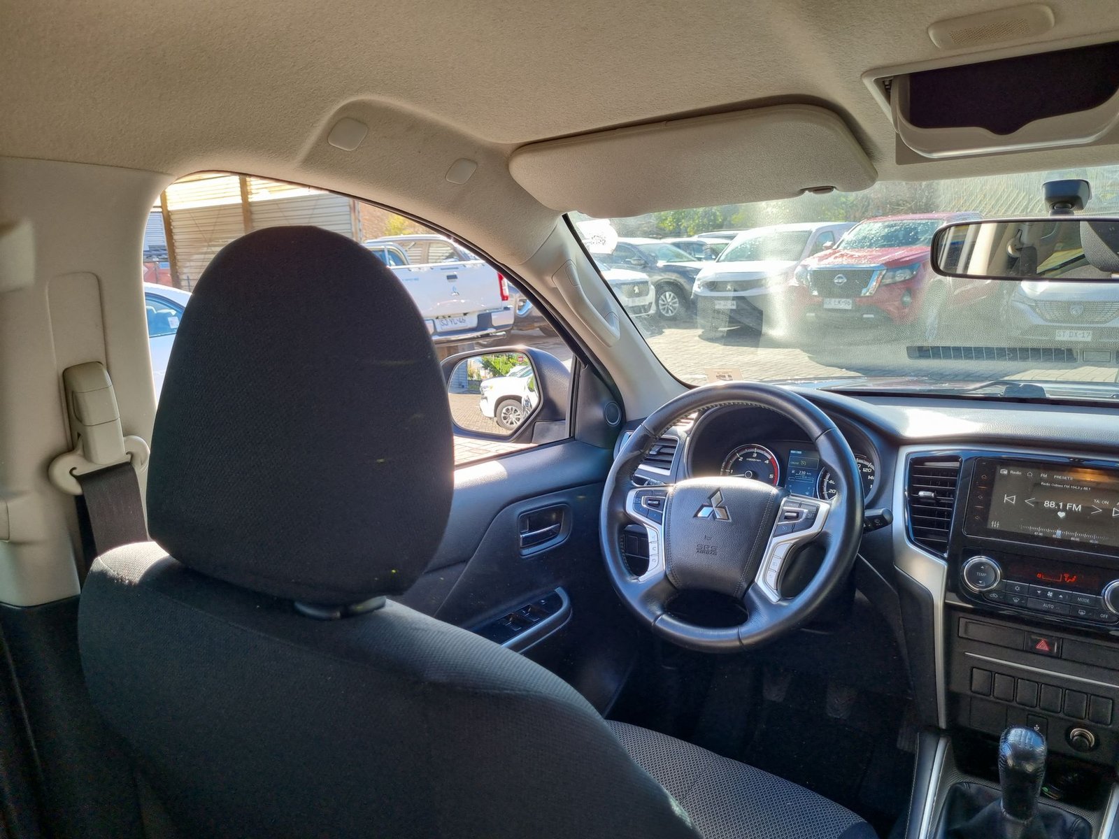 Mitsubishi L200 DAKAR 4X4 2.4 2023 - Imagen 15 de 20