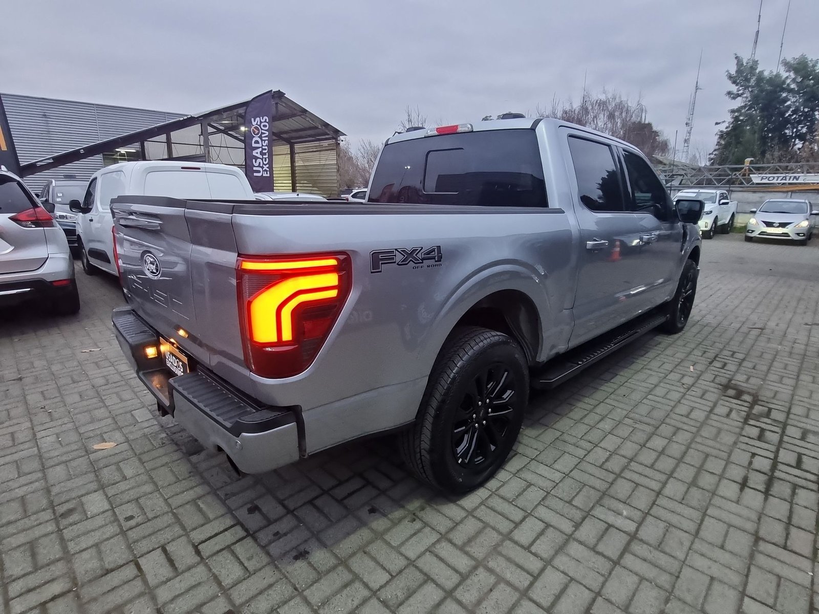 Ford F-150 F150 LARIAT BLACK 4X4 5.0 AUT 2025 - Imagen 8 de 20