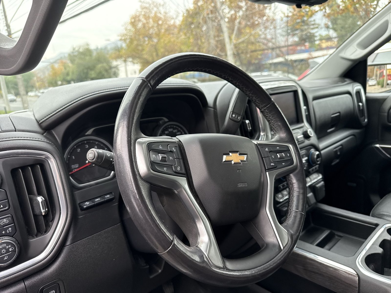 Chevrolet SILVERADO CC DCAB 4X4 5.3 AUT 2020 - Imagen 14 de 15