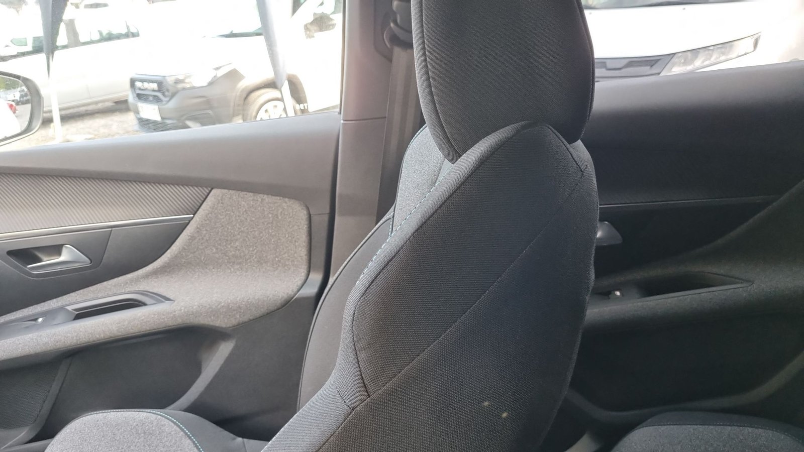 Peugeot 3008 PURETECH 1.2L 2024 - Imagen 12 de 20