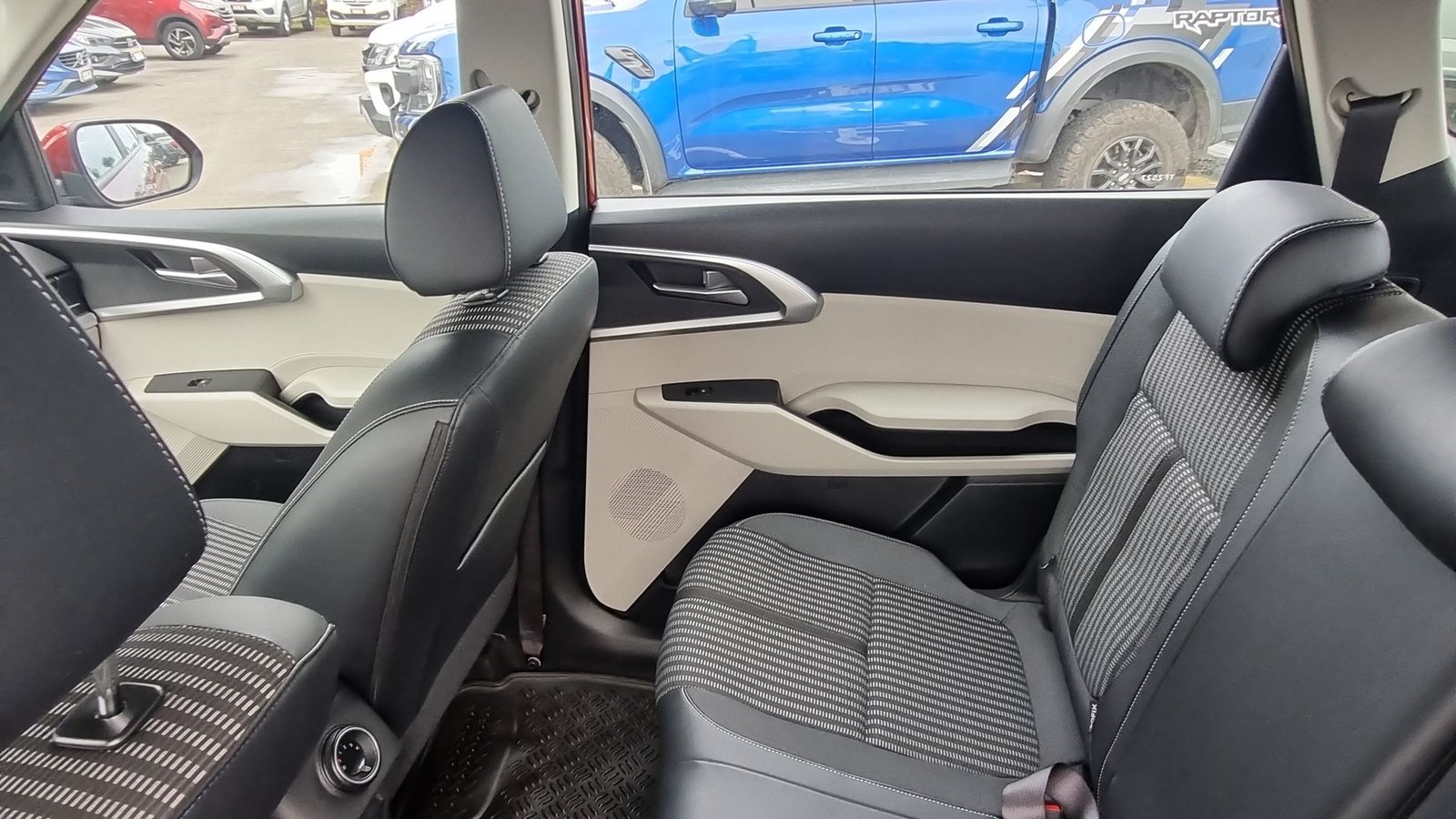 Kia CARENS EX 1.4 AUT 2024 - Imagen 16 de 20