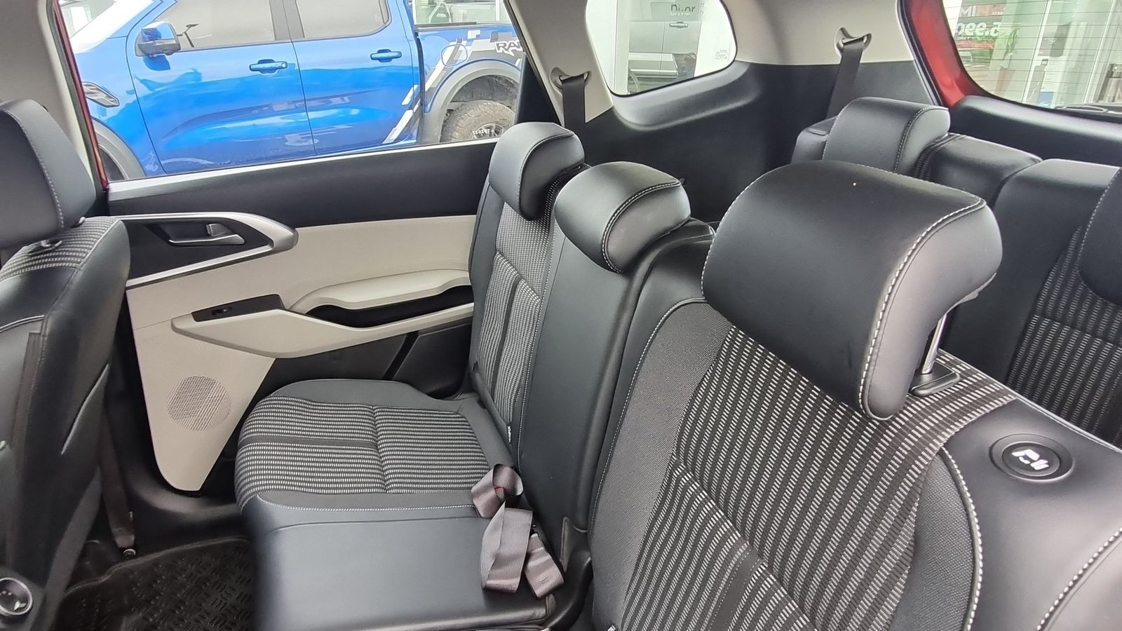 Kia CARENS EX 1.4 AUT 2024 - Imagen 17 de 20