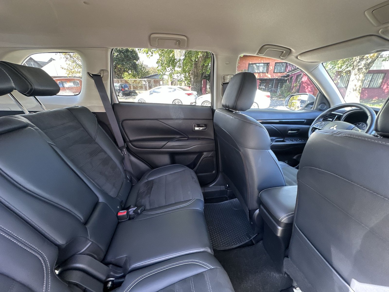 Mitsubishi OUTLANDER CVT 2.0 AUT 2023 - Imagen 19 de 20